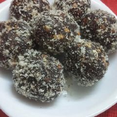 A picture of Dates, Nuts & Chocolate Balls.