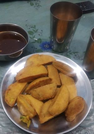 A picture of Aloo pakora.