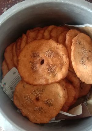 उड़द दाल के पकौड़े (urad dal ke pakode recipe in Hindi) रेसिपी मुख्य फोटो