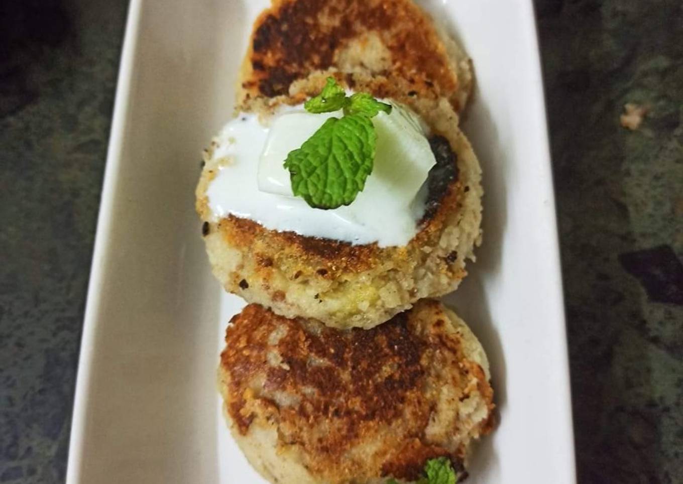 Vrat ki Tikki with curd cucumber dip