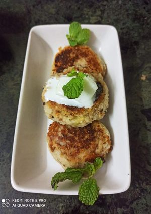 A picture of Vrat ki Tikki with curd cucumber dip.