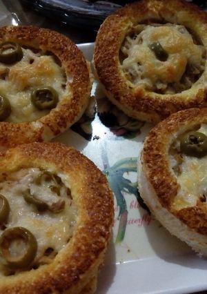 A picture of Bread patties.