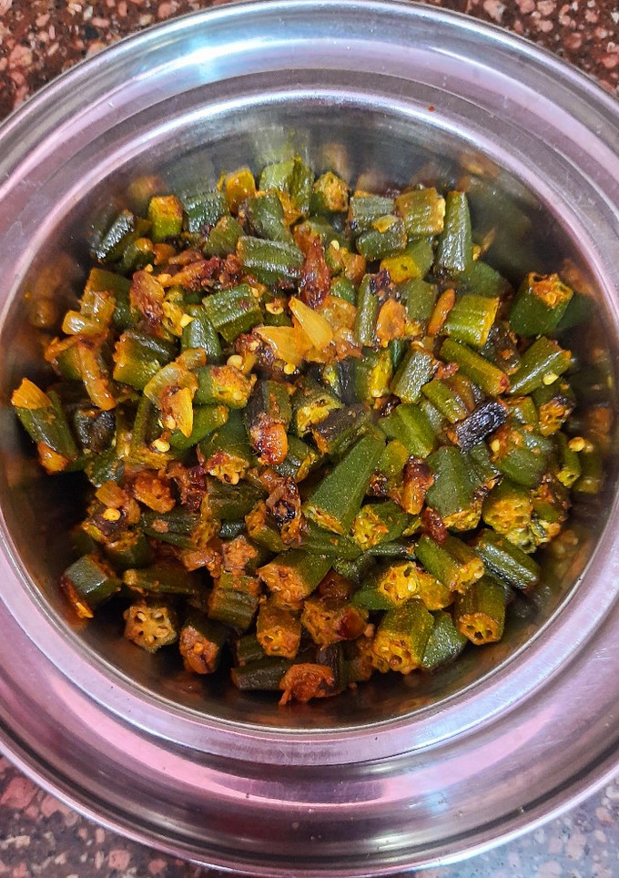 मसाला भिंडी (masala bhindi recipe in hindi) रेसिपी मुख्य फोटो