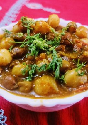 A picture of Chana masala.