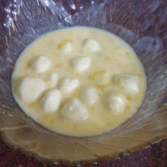 A picture of Mango rasmalai.