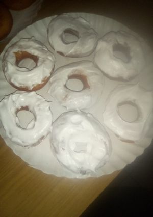 Una foto de Donas bañadas en merengue