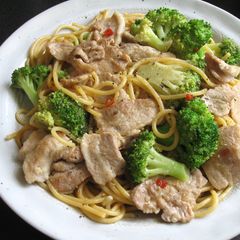 A picture of Garlic Chilli Pork & Broccoli Spaghetti.