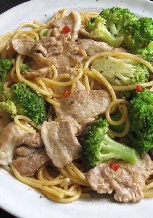 A picture of Garlic Chilli Pork & Broccoli Spaghetti.