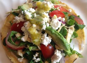 Una foto de Tostadas de salpicón de pollo