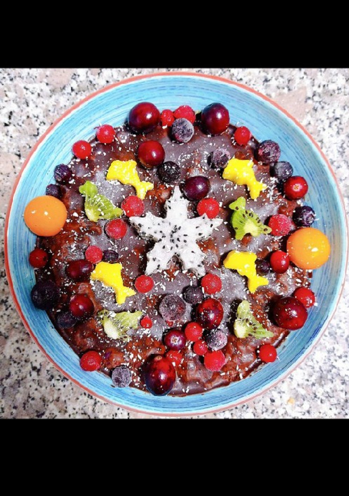 Una foto de Mágnum 🍫 porrigde de trigo sarraceno y frutos rojos 🫐🍒🍓