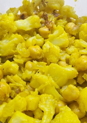 Una foto de Garbanzos con coliflor al curry