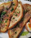 Pan tostado con anchoas y huevo hervido