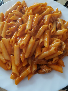 Una foto de Macarrones con carne de cordero y tomate
