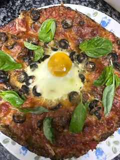 Una foto de 530. Pizza de base de brócoli sin harina (principal verdura)