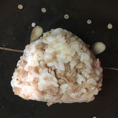 A picture of Lemon pepper sausage Omusubi.