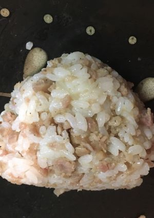 A picture of Lemon pepper sausage Omusubi.
