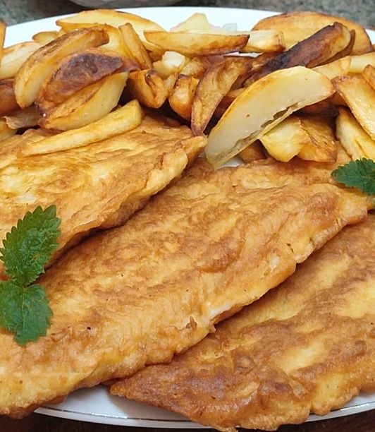 Foto principal de Filetes de merluza con patatas fritas