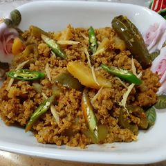 Karahi Qeema aalu shimla mirch A picture of Karahi Qeema aalu shimla mirch.