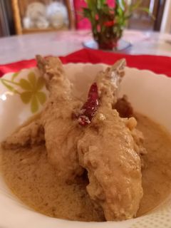 হোয়াইট গ্রেভি চিকেন কোর্মা(white gravy chicken korma recipe in Bengali) রেসিপির প্রধান ছবি