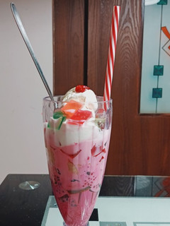 ராயல் ப்ரூட் ஃபலூடா(royal fruit falooda recipe in tamil) செய்முறை முக்கிய புகைப்படம்