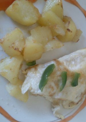 A picture of Egg and potatoes breakfast.