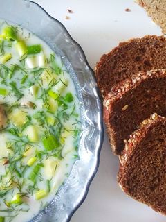 Фото Окрошка с индейкой на кефире.