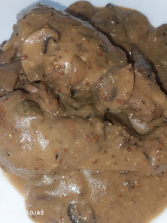 Una foto de Jamoncito de pollo en salsa stroganov