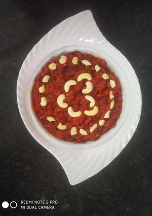 गाजर का हलवा (Gajar ka halwa recipe in hindi) रेसिपी मुख्य फोटो