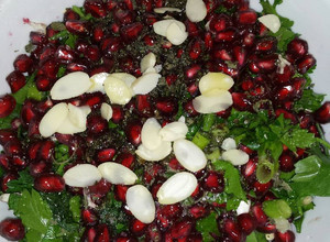 صورة لوصفة سلطة البقدونس مع الرمان طعم روووعة خيااااااال ☺ 😋 😋