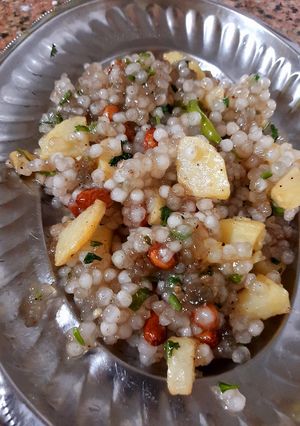 साबूदाना खिचड़ी (Saabudana khichdi recipe in hindi) रेसिपी मुख्य फोटो
