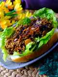 Yakisoba Pan Kearifan lokal roti hotdog salad isi mie goreng