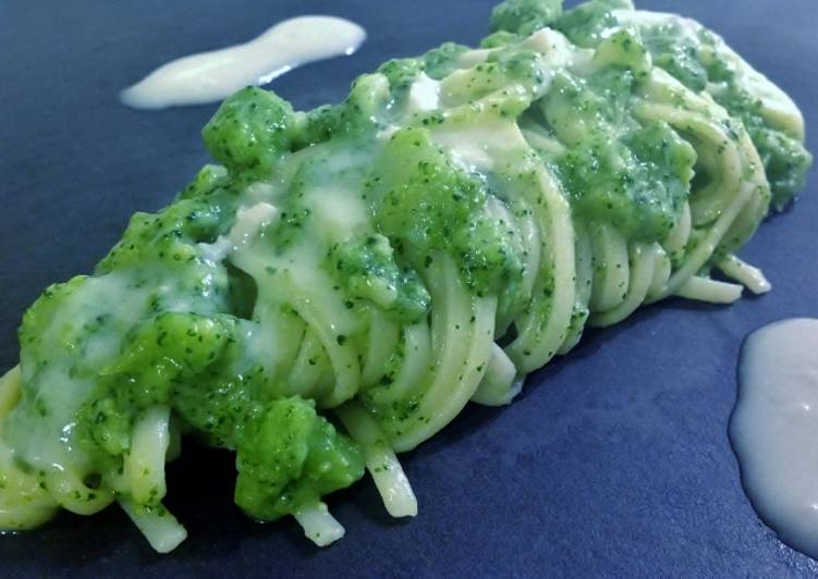 Trenette con broccoletto verde e crema di gorgonzola