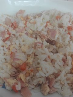 Una foto de Arroz tres / cuatro delicias