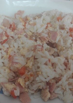 Una foto de Arroz tres / cuatro delicias