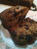 Banana Bread με γιαούρτι, chips σοκολάτας και καρύδια