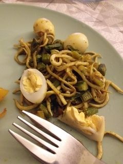 Una foto de Revuelto de verde y gulas