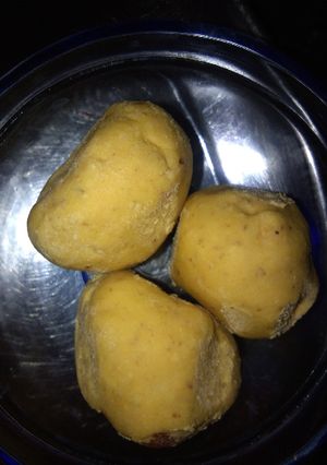 A picture of Besan ladoo.