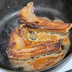A picture of Pan Seared Lamb Chop 🐑.