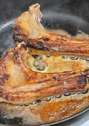 A picture of Pan Seared Lamb Chop 🐑.