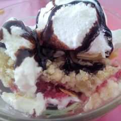 A picture of Crunchy Strawberry Crumb Bars.