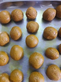 ઇમ્યુનિટી બુસ્ટર લાડુ (Immunity Booster Ladoo Recipe in Gujarati) રેસીપી મુખ્ય ફોટો