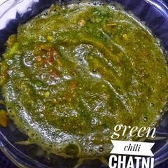 A picture of Green chili chutney.