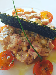 Una foto de Tartar de atún rojo con mahonesa y mostaza dijon