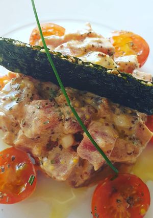 Una foto de Tartar de atún rojo con mahonesa y mostaza dijon