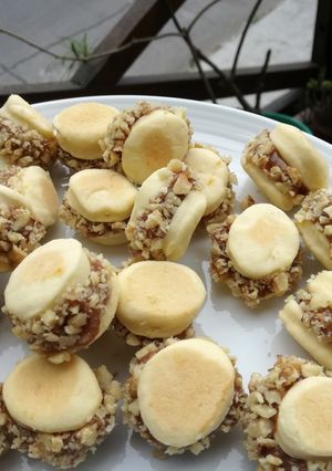 Una foto de Mini Alfajorcitos con nuez