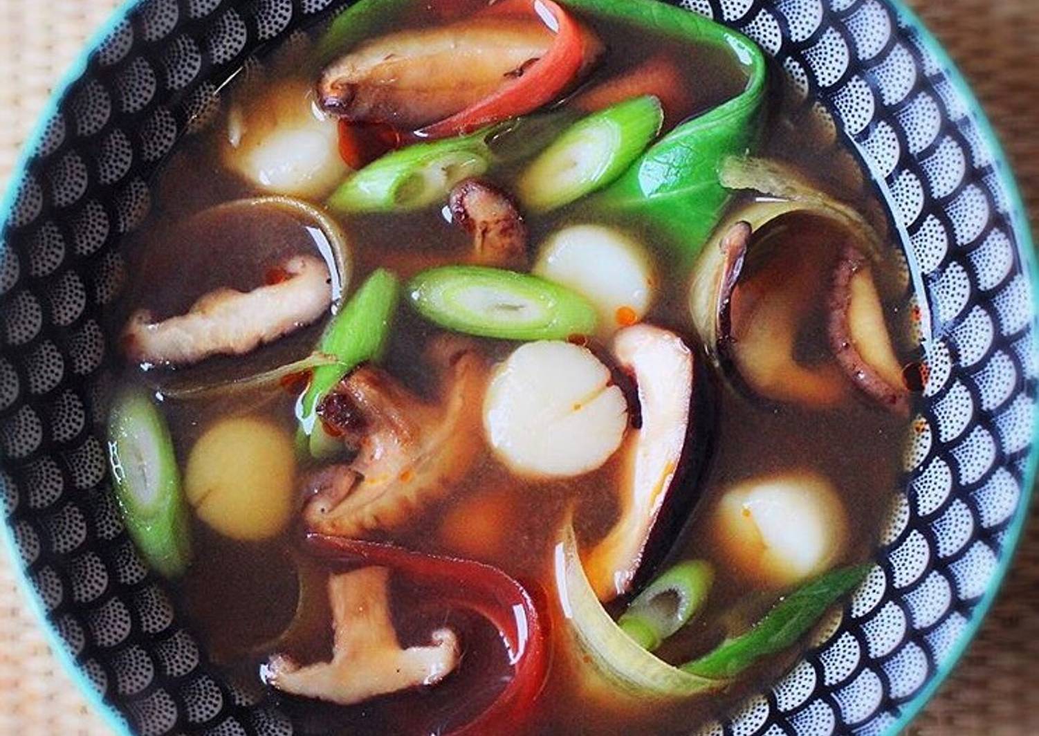 Shiitake Dashi with quick cooked scallops Recipe by Yui Miles Cookpad
