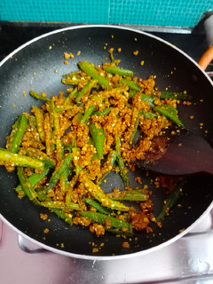 ભીંડી મસાલા (Bhindi Masala Recipe In Gujarati) રેસીપી મુખ્ય ફોટો