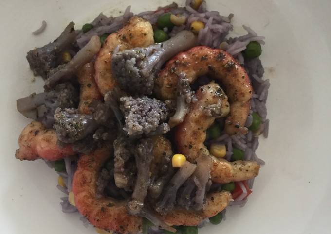 Purple cauliflower rice and shrimps recipe. Yummy yummy