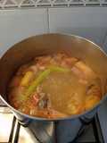 Caldo de pescado y verduras