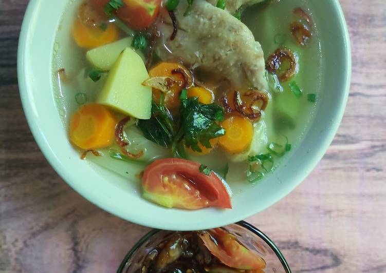 Sop sayap dan sambel kecap